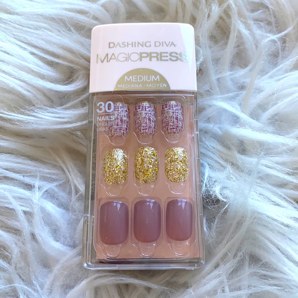 Magic Press 💅🏼 Press On Manicure Mauve & Gold